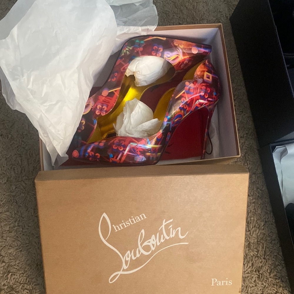 Christian louboutin heel shoe